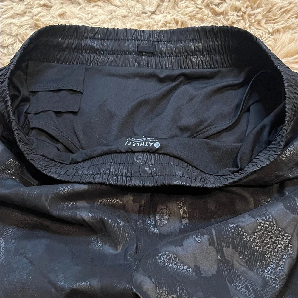 Athleta Women's Black Patterned Athletic Shorts, Size Large - Picture 3 of 4